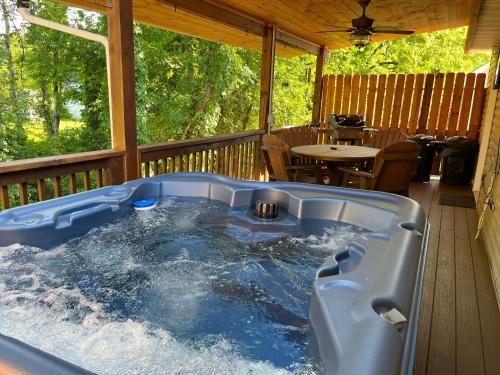 Pigeon Forge House | Conveniently located in Pigeon Forge, spacious & clean 3 bedroom!