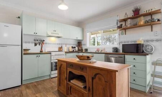 Oberon House | Cooinda, A 3 bedroom home near Mayfield Gardens