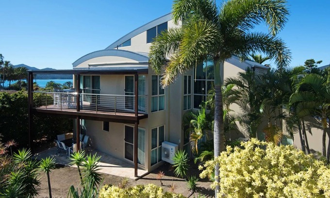 Hamilton Island House | Cooinda Gardens 6 on Hamilton Island by HamoRent