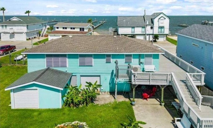 Dickinson House | Cool Breeze - Home with view of Galveston Bay