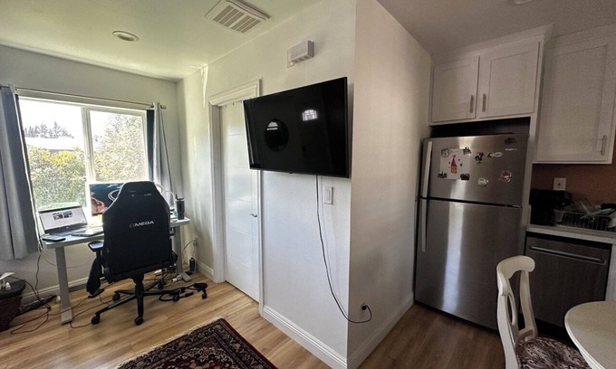 Reseda Apartment | Cool studio with AC in vibrant Los Angeles