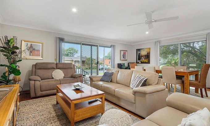 North Haven House | Coral Cottage - 3 Bedroom holiday home in North Haven, a/c, linen supplied, wifi available