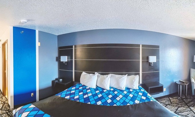 Blaine House | Coratel Inn & Suites Blaine - Standard 1 Queen Bed Non-Smoking