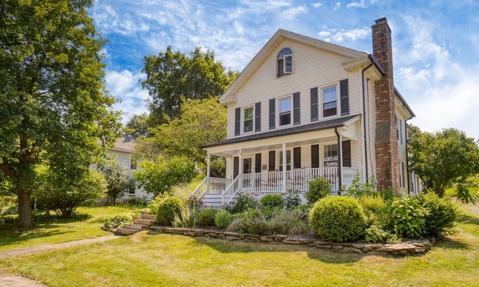 Lee House | Cordelia by AvantStay | Amazing Backyard, 10mins from Stockbridge!