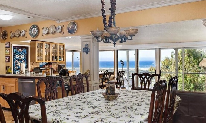 Morro Bay Cottage | Corfu Cottage, 2 Cal King beds, Hot Tub, Pacific Ocean views, Solar Powered.