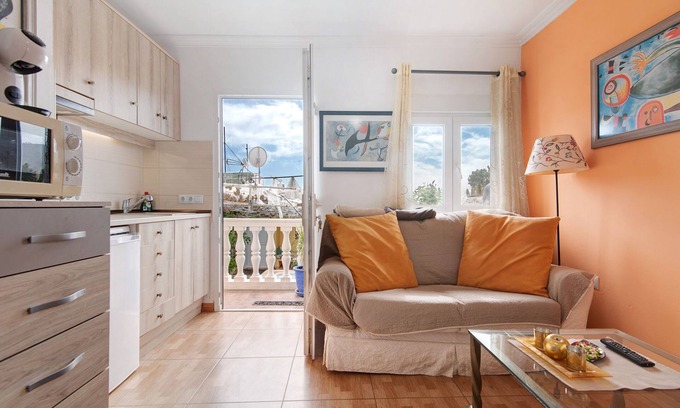 La Solana Villa | 'Cortez Apartment 2' with Sea View, Shared Pool and Wi-Fi