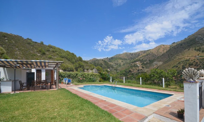 Nerja Villa | Cortijo Mari Carmen: Large Private Pool, Sea Views, A/C, WiFi