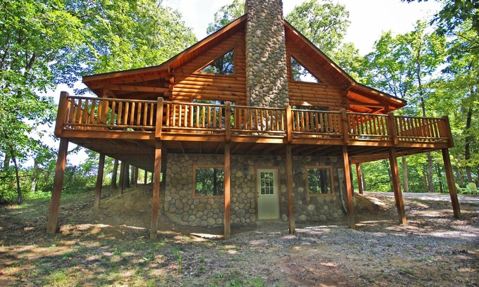 Logan Cabin | Cospetto - Lovely Log Lodge in the Hocking Hills