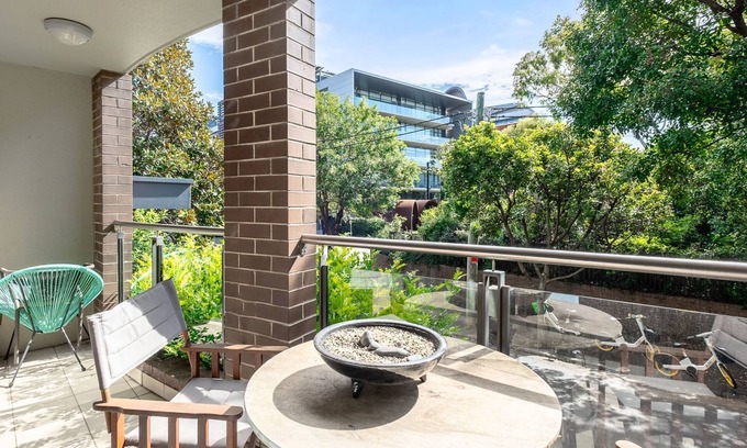 Redfern Apartment | Cosy 2-Bed in Redfern with Terrace & Parking