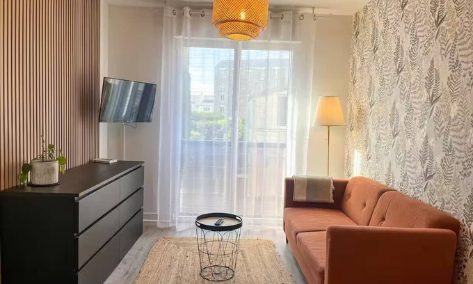 Cherbourg-en-Cotentin Apartment | Cosy 2-room apartment with free parking & public transport nearby