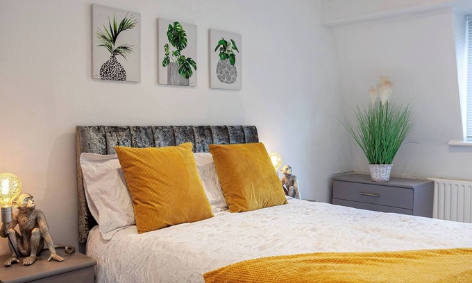 Roundhay Apartment | Cosy 2BD Apartment Close to Leeds Centre