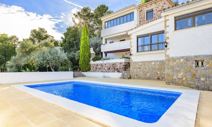 Oropesa del Mar Villa | Cosy apartment in villa for 4 guests with WIFI, pool, A/C, TV and terrace