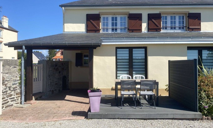 Barneville-Carteret House | Cosy apartment in villa for 5 guests with WIFI, TV, terrace and panoramic view