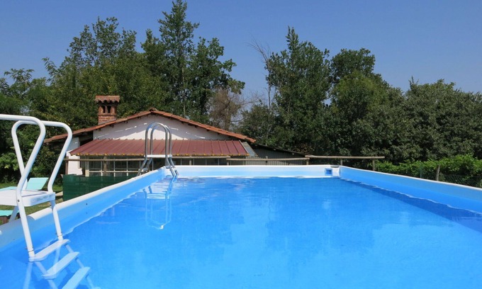 San Damiano dʼAsti Villa | Cosy apartment in villa for 6 people with WIFI, pool, TV, patio and pets allowed