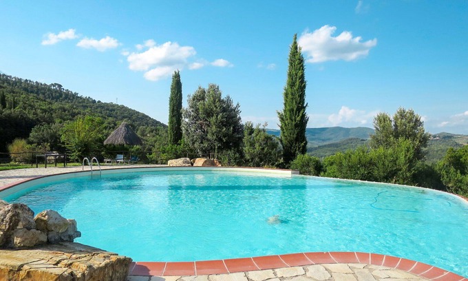 Santo Villa | Cosy apartment in villa for 4 people with pool, A/C, patio, pets allowed and panoramic view