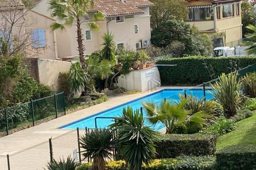 Mandelieu-la-Napoule Beach House | Cosy apartment 7 minutes walk from the sea!
