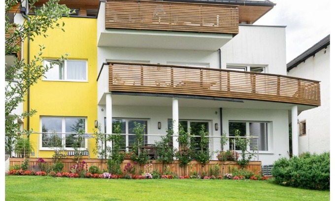 Eben im Pongau Apartment | Cosy apartment for 8 people with TV, terrace and panoramic view