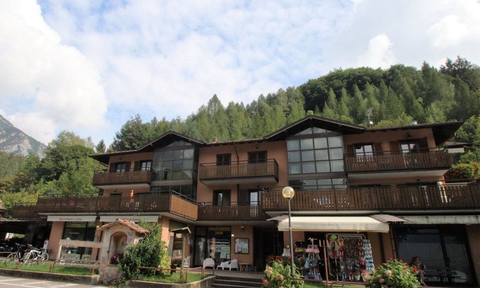 Molina di Ledro Apartment | Cosy apartment for 5 people with WIFI, TV, terrace and pets allowed