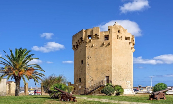 Porto Torres Apartment | Cosy apartment for 3 people with A/C, WIFI, TV and terrace