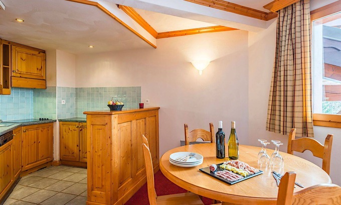 Plagne Soleil Apartment | Cosy apartment for 4 guests with WIFI, pool, TV, terrace and pets allowed