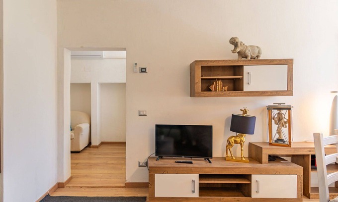 Trezzone Apartment | Cosy apartment for 4 guests with A/C, WIFI, TV and patio