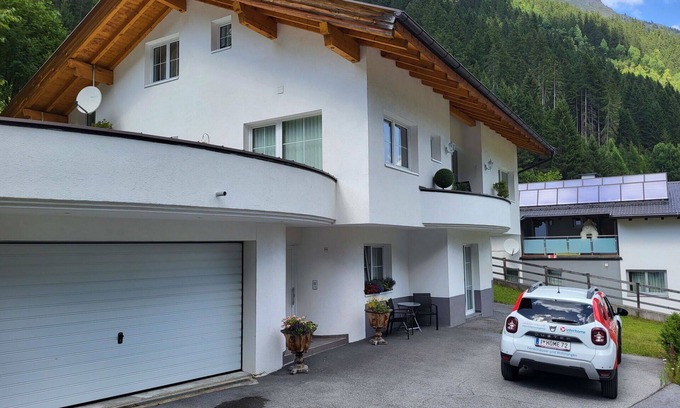 Ischgl Apartment | Cosy apartment for 4 guests with TV and terrace