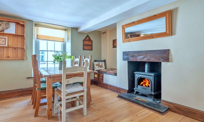 Brecon Apartment | Cosy apartment for 4 guests with WIFI, terrace and pets allowed