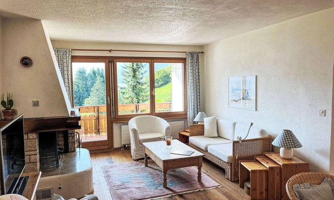 Salouf Apartment | Cosy apartment for 4 guests with WIFI, pool, TV, balcony, pets allowed and panoramic view