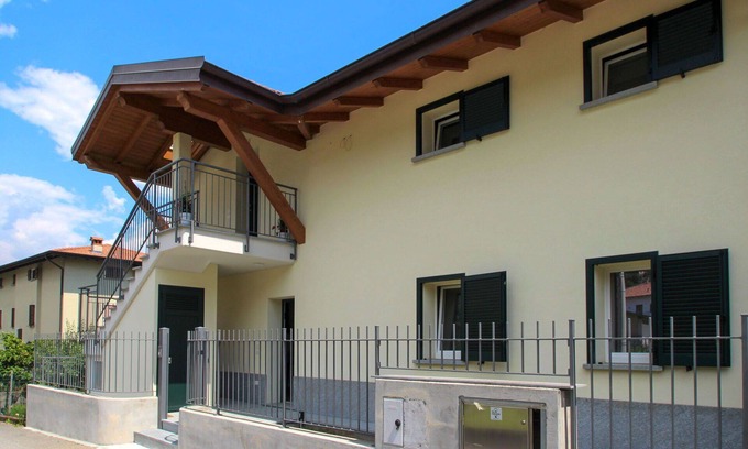 Dongo Apartment | Cosy apartment for 4 guests with WIFI, TV and balcony