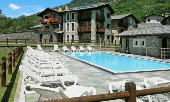 Sampeyre Apartment | Cosy apartment for 4 guests with pool, WIFI, TV, terrace and parking