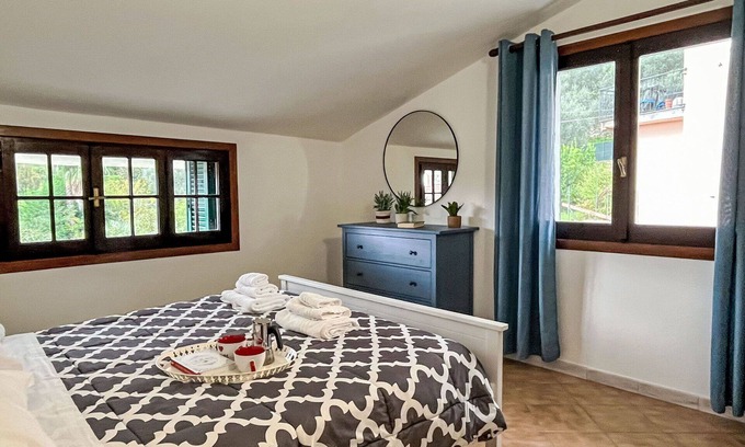 Dolcedo Apartment | Cosy apartment for 4 people with pool, WIFI, patio, pets allowed and panoramic view