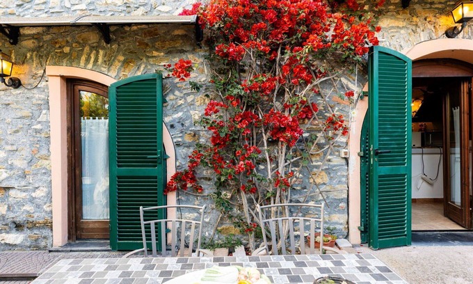 Andora Apartment | Cosy apartment for 4 people with WIFI, TV, patio and pets allowed
