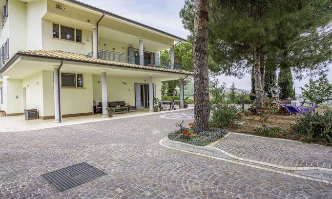 Pineto Apartment | Cosy apartment for 4 people with WIFI, A/C, TV, terrace, pets allowed and panoramic view