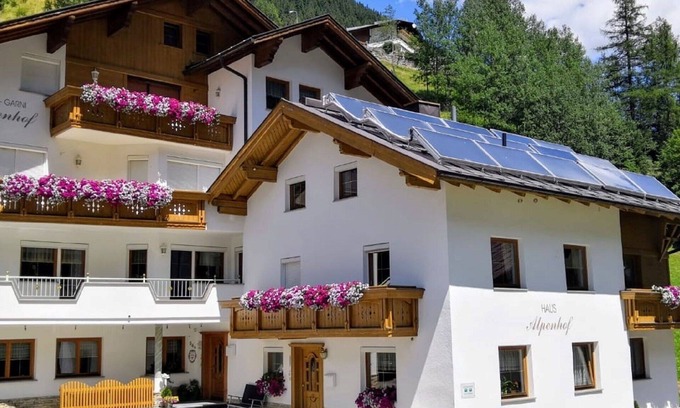 Kappl Apartment | Cosy apartment for 5 guests with WIFI, TV and balcony