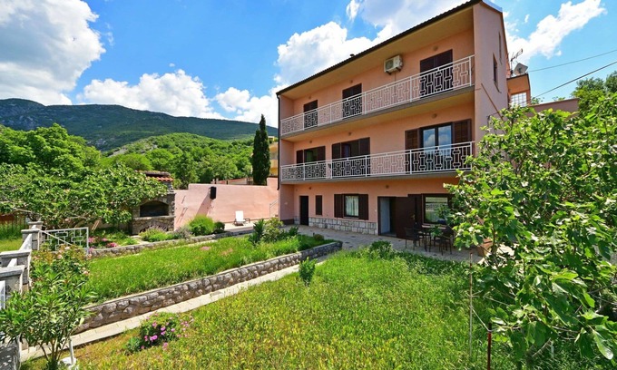 Sibinj Krmpotski Apartment | Cosy apartment for 5 guests with WIFI, A/C, TV and terrace