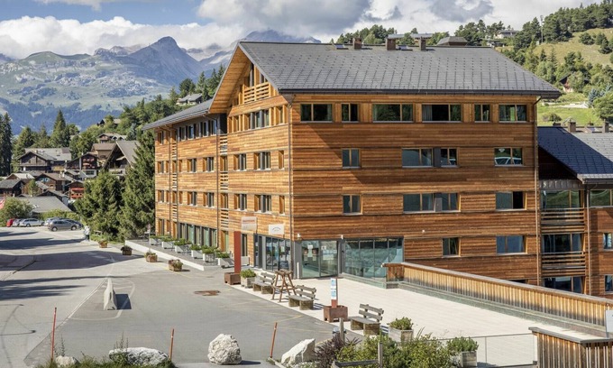 Vercorin Apartment | Cosy apartment for 5 people with WIFI, hot tub, TV, pets allowed and parking