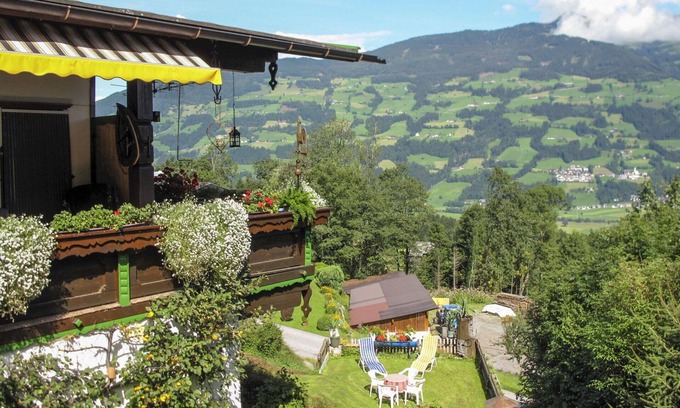 Fuegen Apartment | Cosy apartment for 6 people with WIFI, TV and terrace