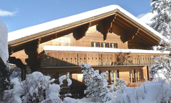 Lauenen Apartment | Cosy apartment for 6 people with WIFI and pets allowed