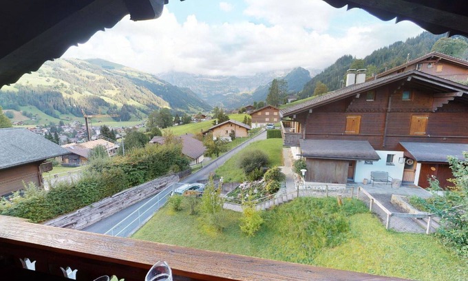 Lenk Apartment | Cosy apartment for 6 people with TV, balcony and pets allowed