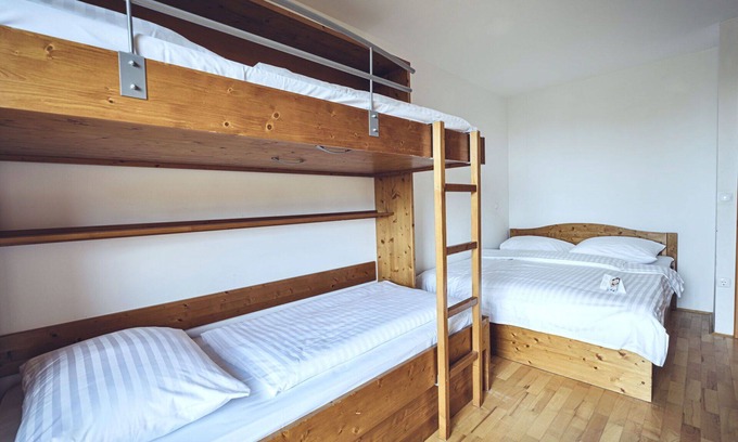Hocko Pohorje Apartment | Cosy apartment for 7 guests with WIFI, pool, TV, balcony, pets allowed and panoramic view