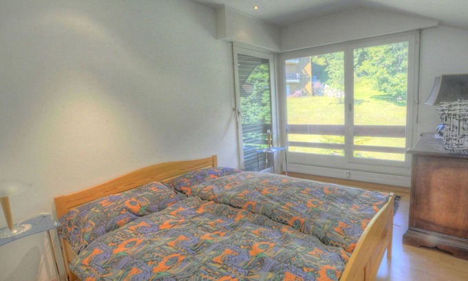 Ayent Apartment | Cosy apartment for 8 people with hot tub, TV and balcony