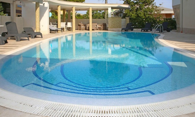 Terracina Apartment | Cosy apartment for 8 people with A/C, WIFI, pool, TV, balcony and pets allowed