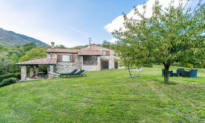 Montieri Apartment | Cosy apartment for 9 people with WIFI, TV, patio and pets allowed