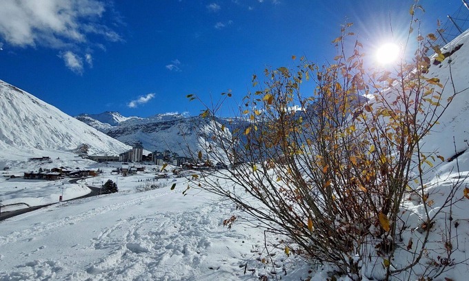 Tignes Apartment | Cosy apartment for 4 guests with WIFI, TV, balcony and panoramic view