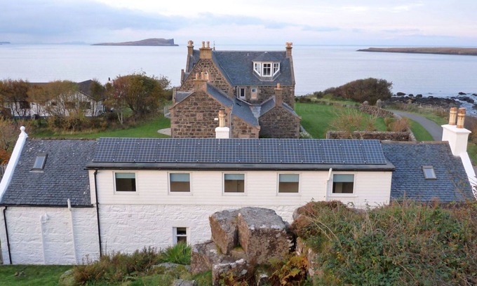 Staffin Apartment | Cosy apartment for 2 people with WIFI and TV