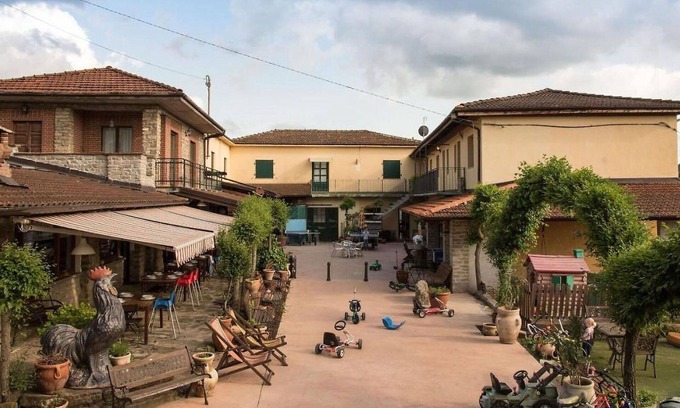 Cortemilia Apartment | Cosy apartment for 6 people with WIFI, pool, TV, terrace and pets allowed