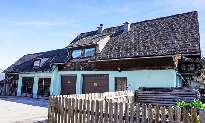 Oeblarn Villa | Cosy apartment in villa for 4 guests with WIFI, TV and balcony