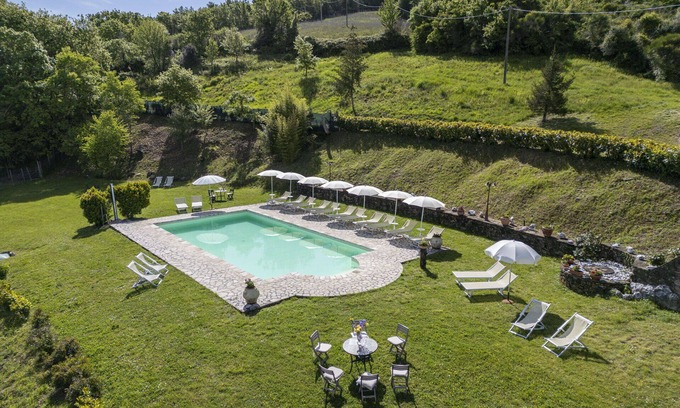 Radicondoli Villa | Cosy apartment in villa for 4 people with pool, WIFI, veranda and panoramic view
