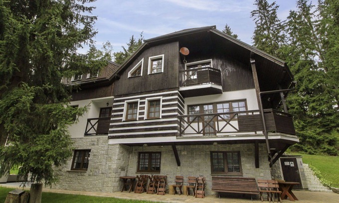Harrachov House | Cosy apartment in villa for 19 people with WIFI, TV, balcony and parking