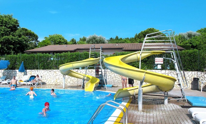 Cisano House | Cosy apartment in villa for 6 people with A/C, WIFI, pool and terrace